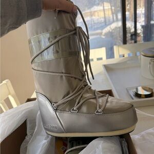 Moon Boot ICON GLANCE PLATINUM SATIN BOOTS